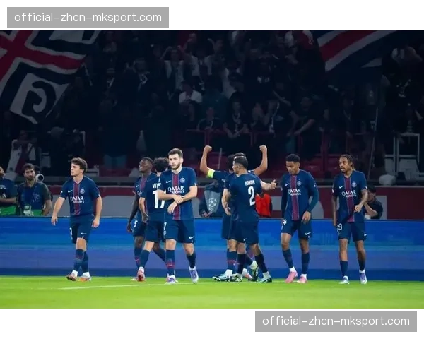 巴黎举办“欧冠70年影像展”，展出历代决赛经典瞬间